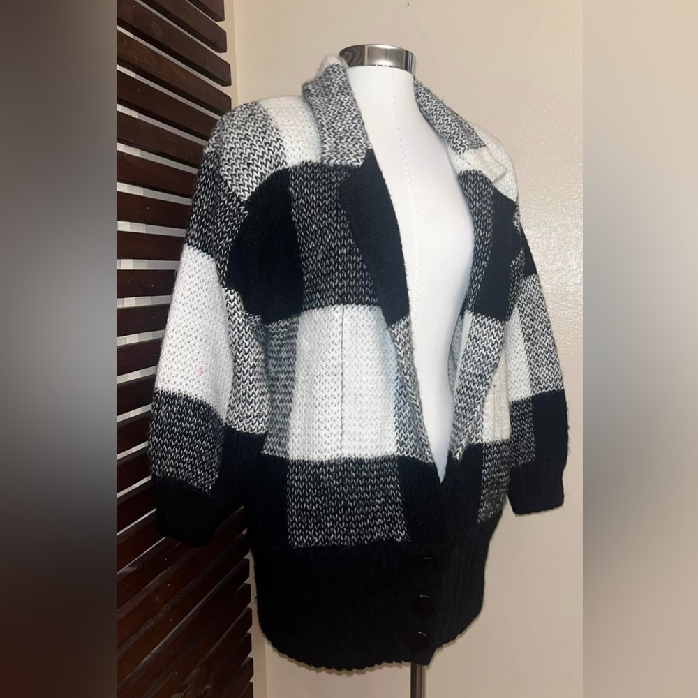 1980s Vintage Black White Plaid Button Long Sleeve Cardigan Sweater